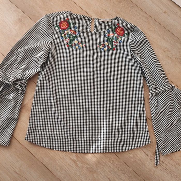 Bluzka C&A z aplikacją