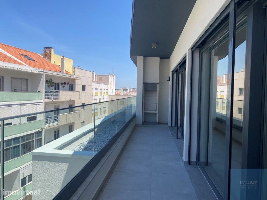 Apartamento T4 em Cacilhas