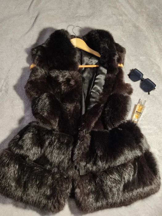 Желетка хутряна жіноча