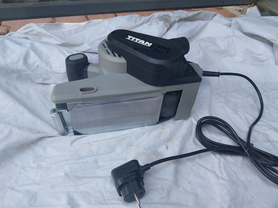 Szlifierka taśmowa sieciowe Titan 900 W 2024r