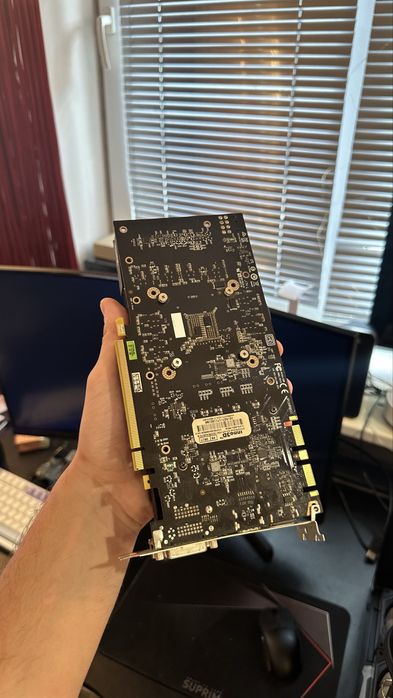 Видеокарта GTX 1070 8GD5 INNO3D нерабочая
