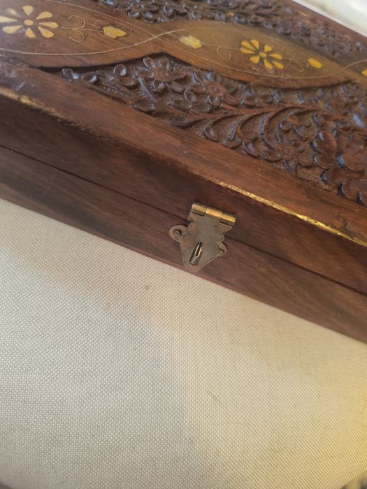 Caixa antiga de madeira