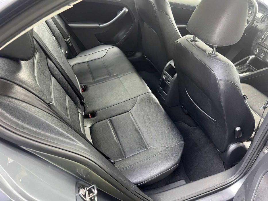 Volkswagen Jetta      2013
