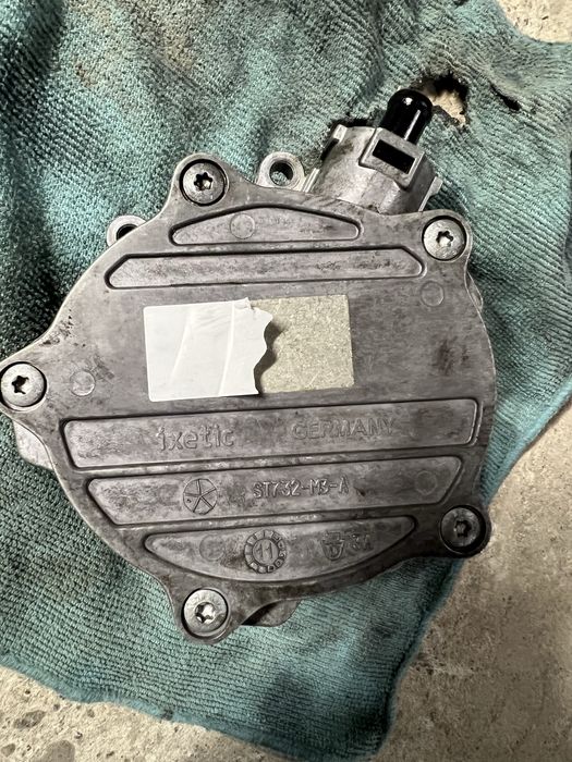 Вакуумний насос audi q7 оригінал б/у