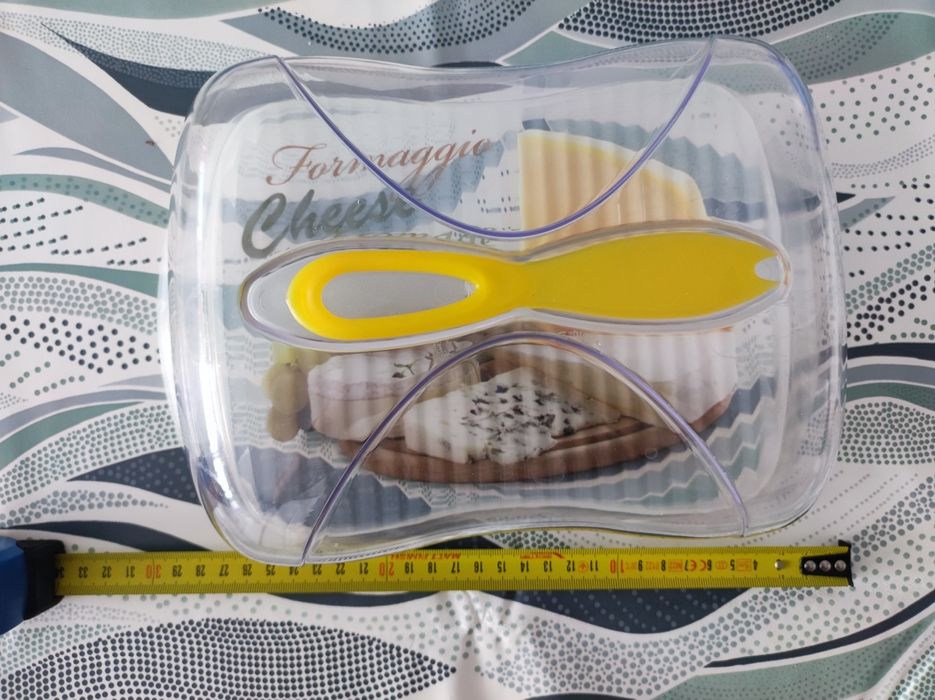 Queijeira com faca e tampa