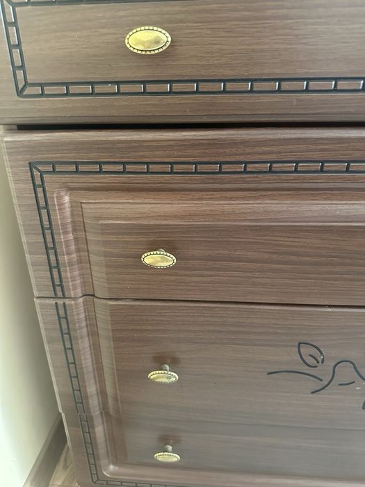 Комод з дзеркалом