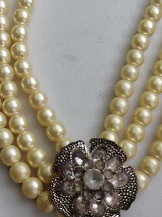 Elegancki komplet sztuczne perły.