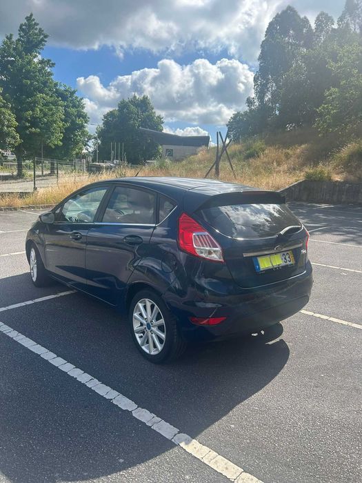 Ford Fiesta 1.5 TDCi Titanium | 2016 | 170.389 km | Único Dono | Revisões na Marca