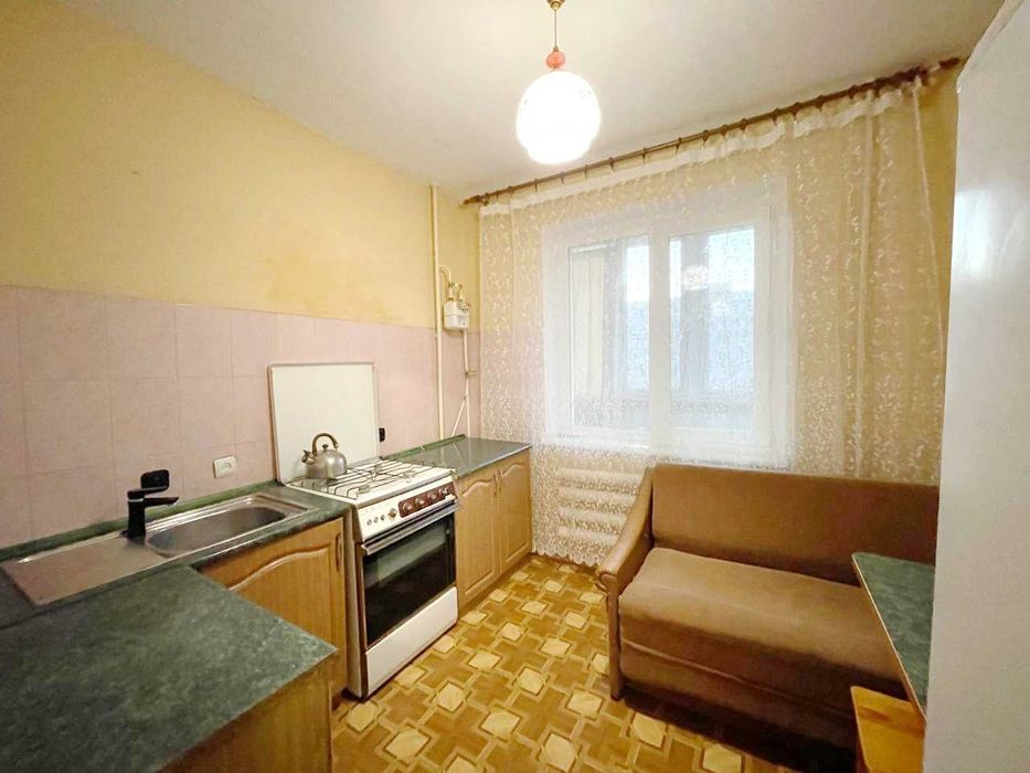 Продаж великогабаритної 1-кімнатної квартири на Океанівській.