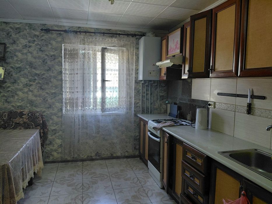 У продажу гарна велика 2-кімнатна квартира.