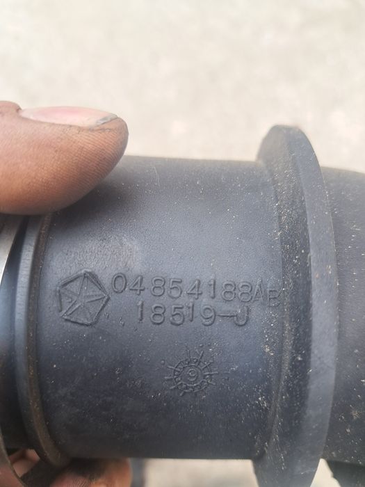 Патрубок повітряний Jeep Grand Cherokee 3.1td 1999-2004 04854188AB