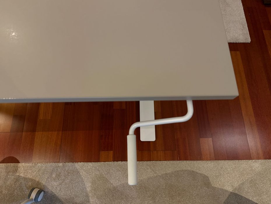 TROTTEN
Secretária IKEA TROTTEN sentado/em pé, bege/branco, 120x70 cm