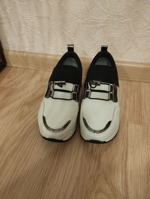 Жіночі шкіряні туфлі