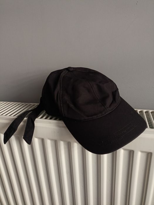 Czarna czapka z daszkiem one size h&m