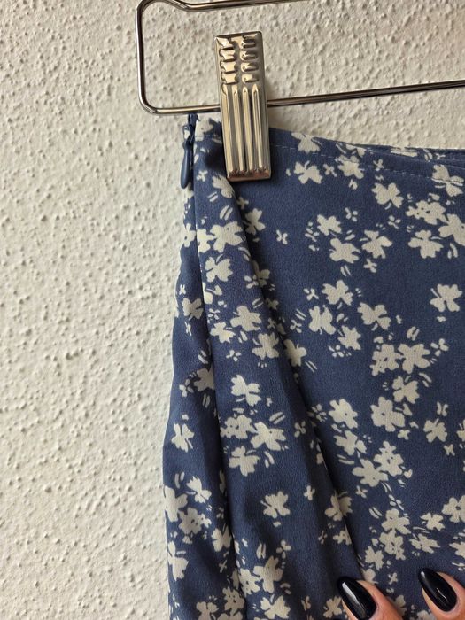 Saia com flores da Shein, tamanho petite XS