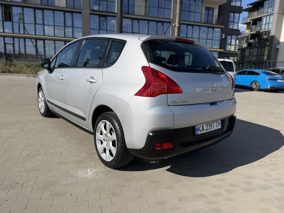 В продажі Peugeot 3008 , 1.6 МРІ бензин , в рідній фарбі, 2012р