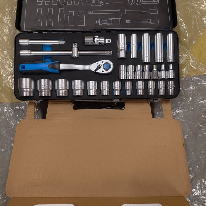 Zestaw kluczy walizka nasadek i akcesoriów 1/2