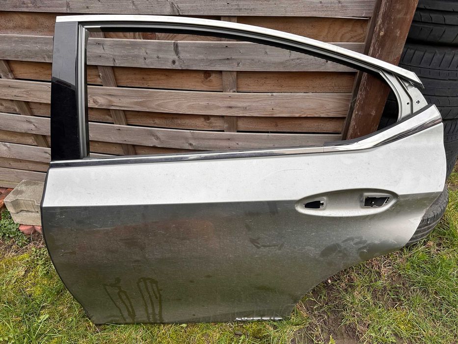 Двері передні Lexus ES 2019-