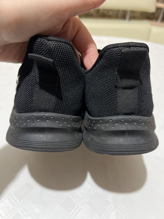 легкі спортивні або прогулянкові кросівки Skechers