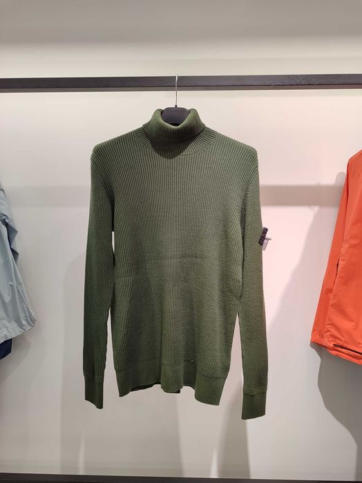 Светр STONE ISLAND 552C2 Turtle Neck Knit Sweater Olive SI0181-OL