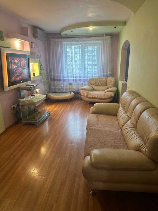 Здам подобово 3х - кімнатну квартиру на Оболоні біля метро