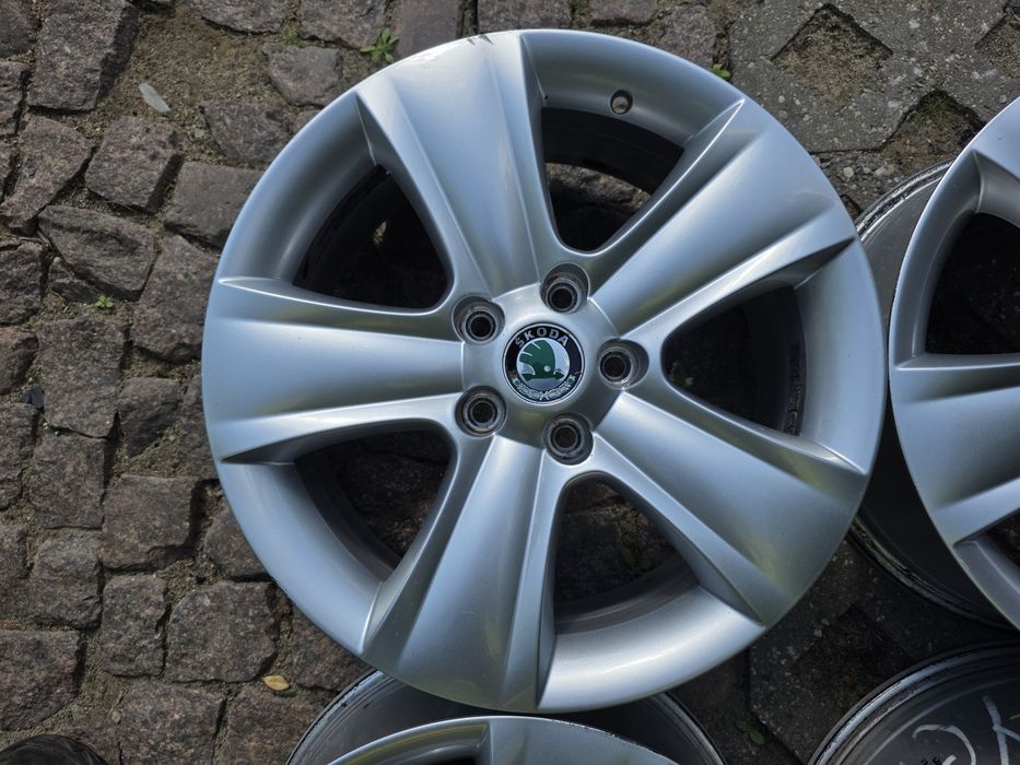Oryginalne felgi aluminiowe SKODA YETI 17" 5x112 ET 45 Octavia Scout