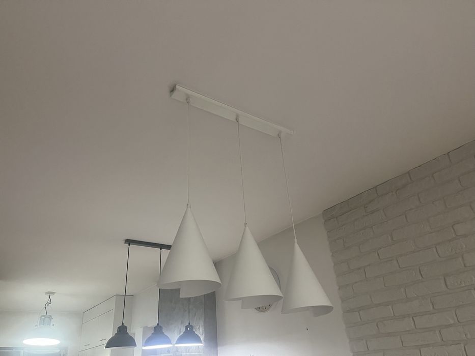 Biała lampa wisząca 3 punkty nowoczesna metal