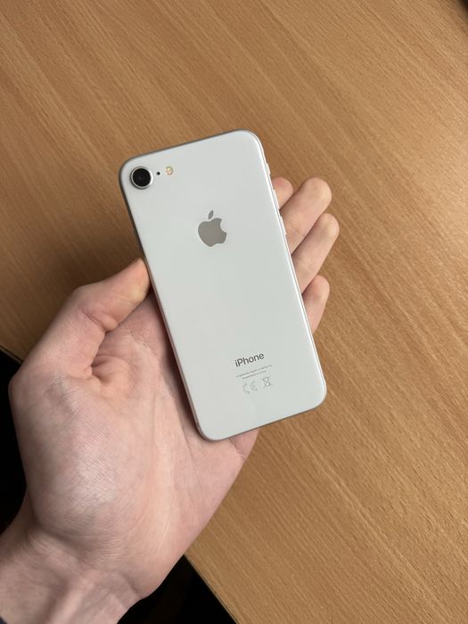 Apple Iphone 8 64 GB White в гарному стані