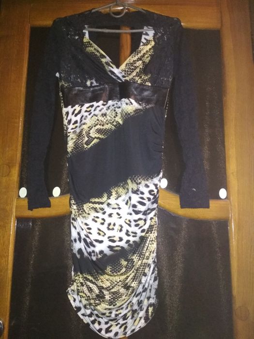 Сукні розмір 46.