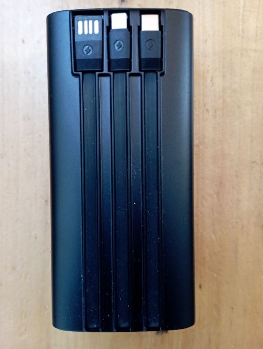 Power bank QOOVI 22.5w 30000 с кабелями