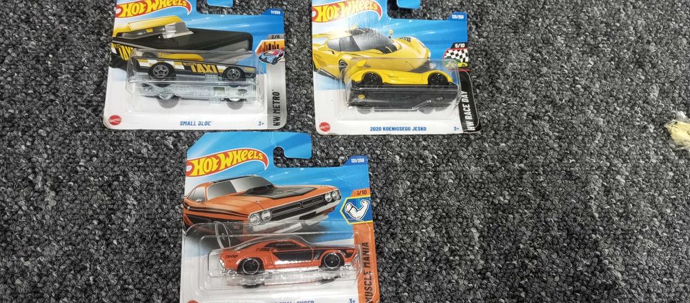 3 Sztuki autek Hot Wheels  NrZ137