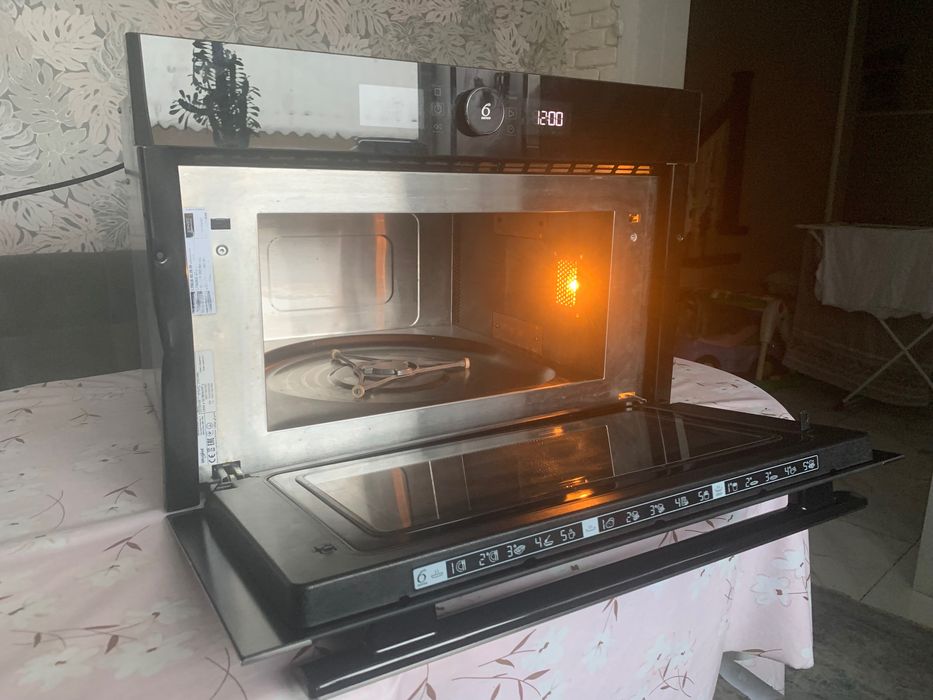 Мікрохвильова піч Whirlpool AMW 730/NB/SD по запчастинам