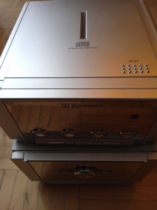 mikro audio system Emerson  do słuchania muzyki z  dwoma  głośniki