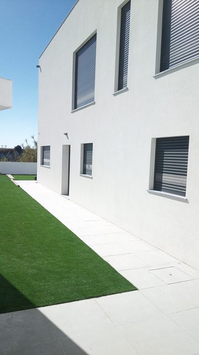 Moradia Nova - T4 em Camarate com Garagem e com lote de 456,62m2