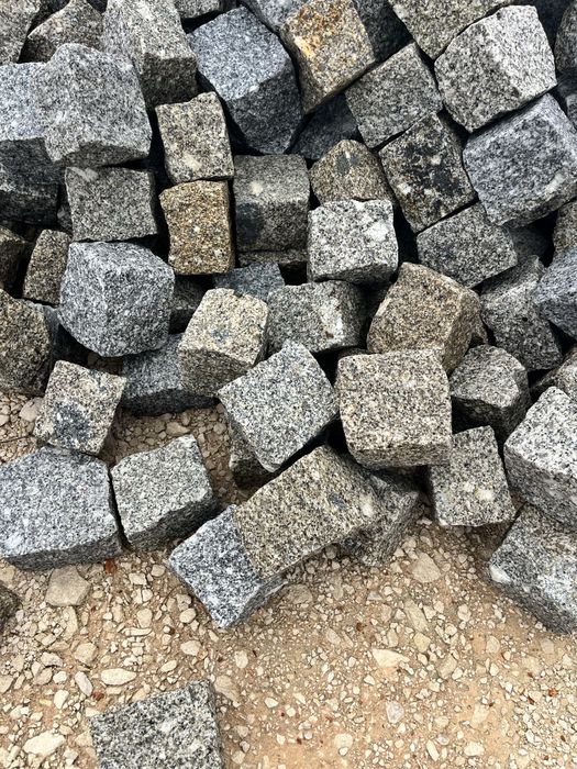Cubo granito misto macheado