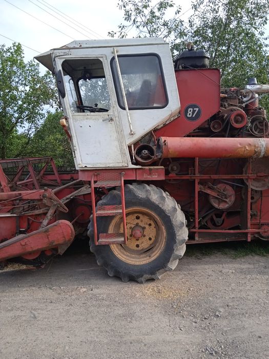 Комбайн Massey Ferguson 87