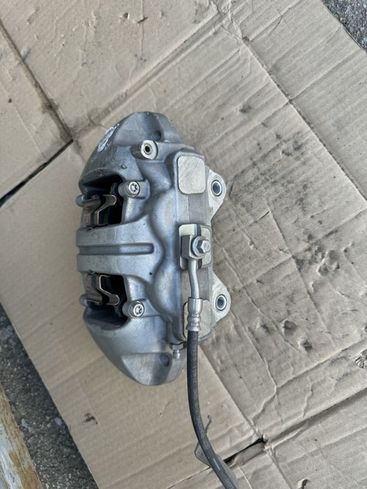 Супорт передній правий tesla model Y