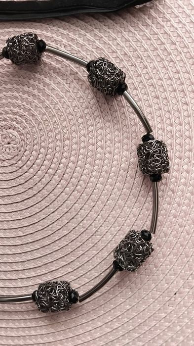 Metalowy naszyjnik choker z aksamitką.