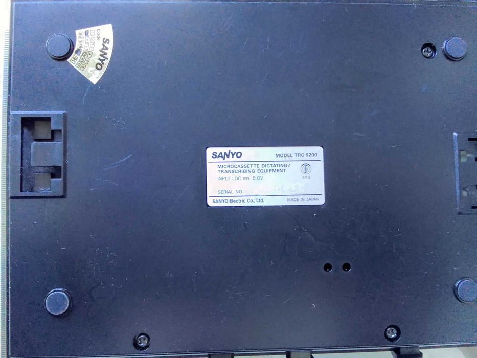 Диктафони Sanyo TRC-5200 вінтаж, Olympus VN-480PC, міні аудіокасети