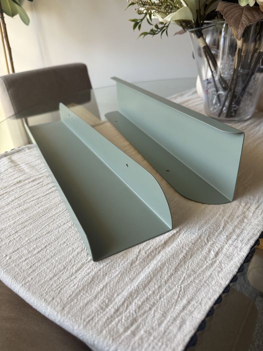 2 prateleiras verdes