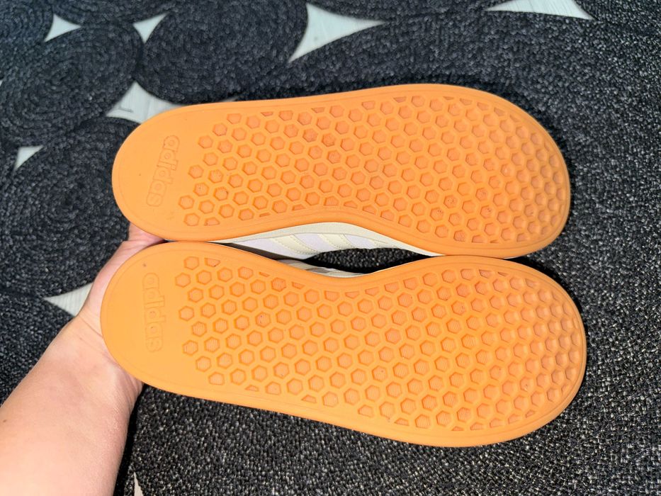 Замшеві кросівки Adidas, оригінал, р-р 37, уст 24 см