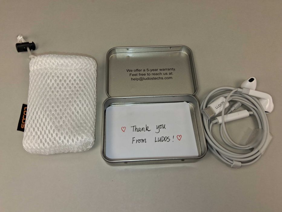 N240 Słuchawki Douszne LUDOS USB-C Z Mikrofonem Stereo Metalowe Etui