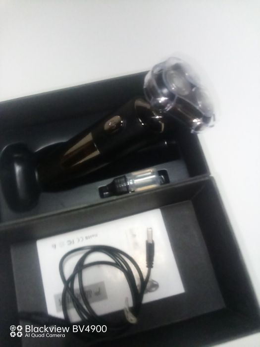 Vendo máquina de barbear semi nova