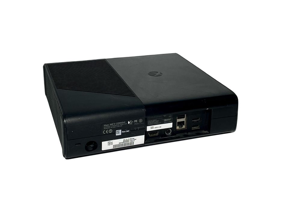 Konsola Microsoft Xbox 360 E 250GB z padem,grą oraz Kinectem – sprawna