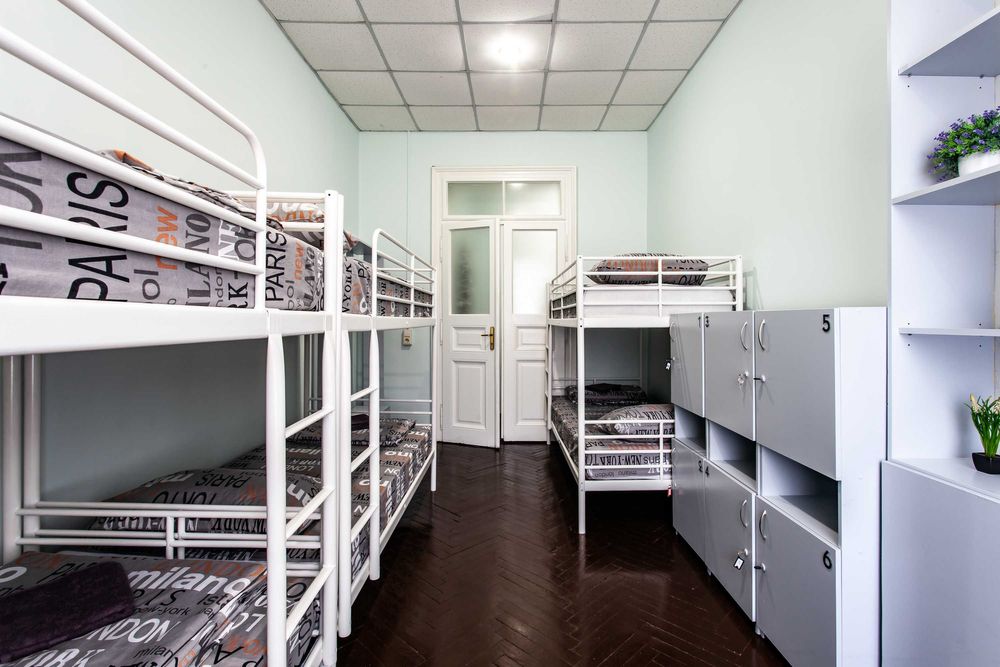 Комфортний жіночий номер в центрі Львова з санвузлом