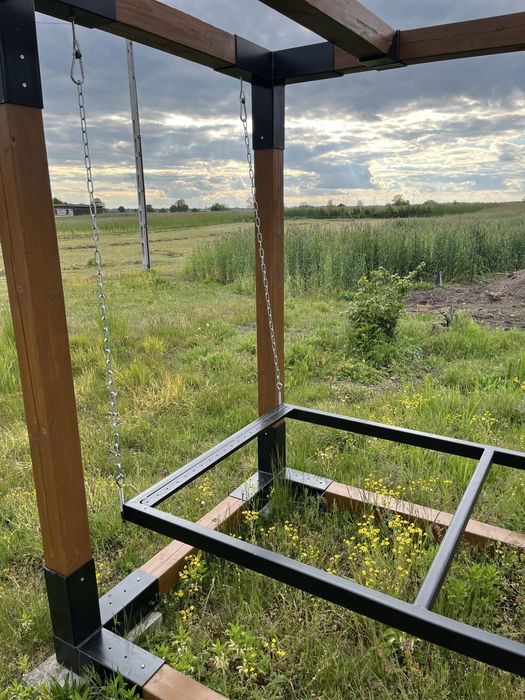 Wiszące łóżko ogrodowe