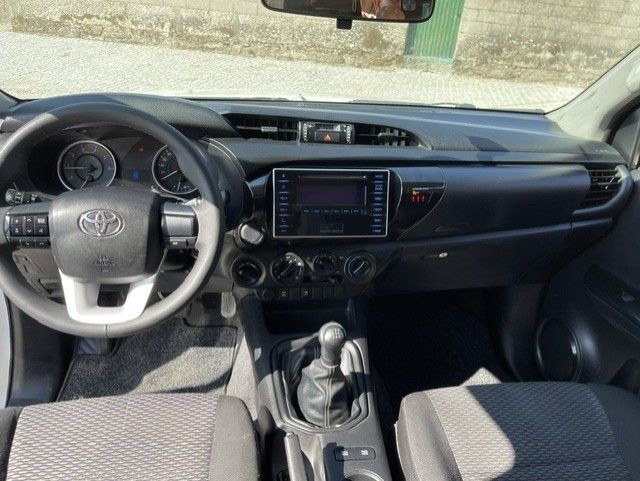 Toyota Hilux 2.4 D-4D 4WD CD CH