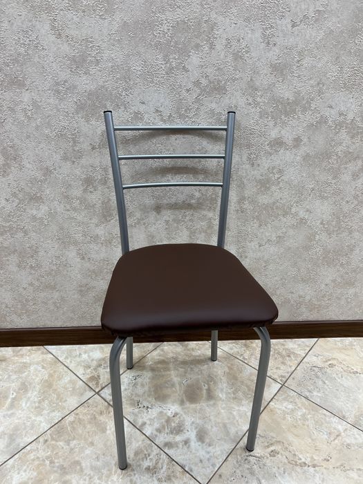 Кухонні стільці на кухню і балкон