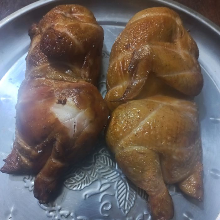 Копчені ковбаси та кури