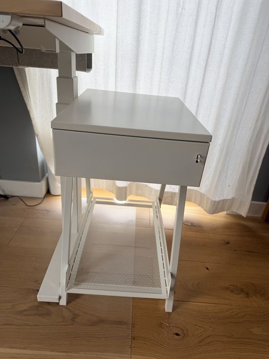 Biurko podnoszone elektryczne Mittzon Ikea